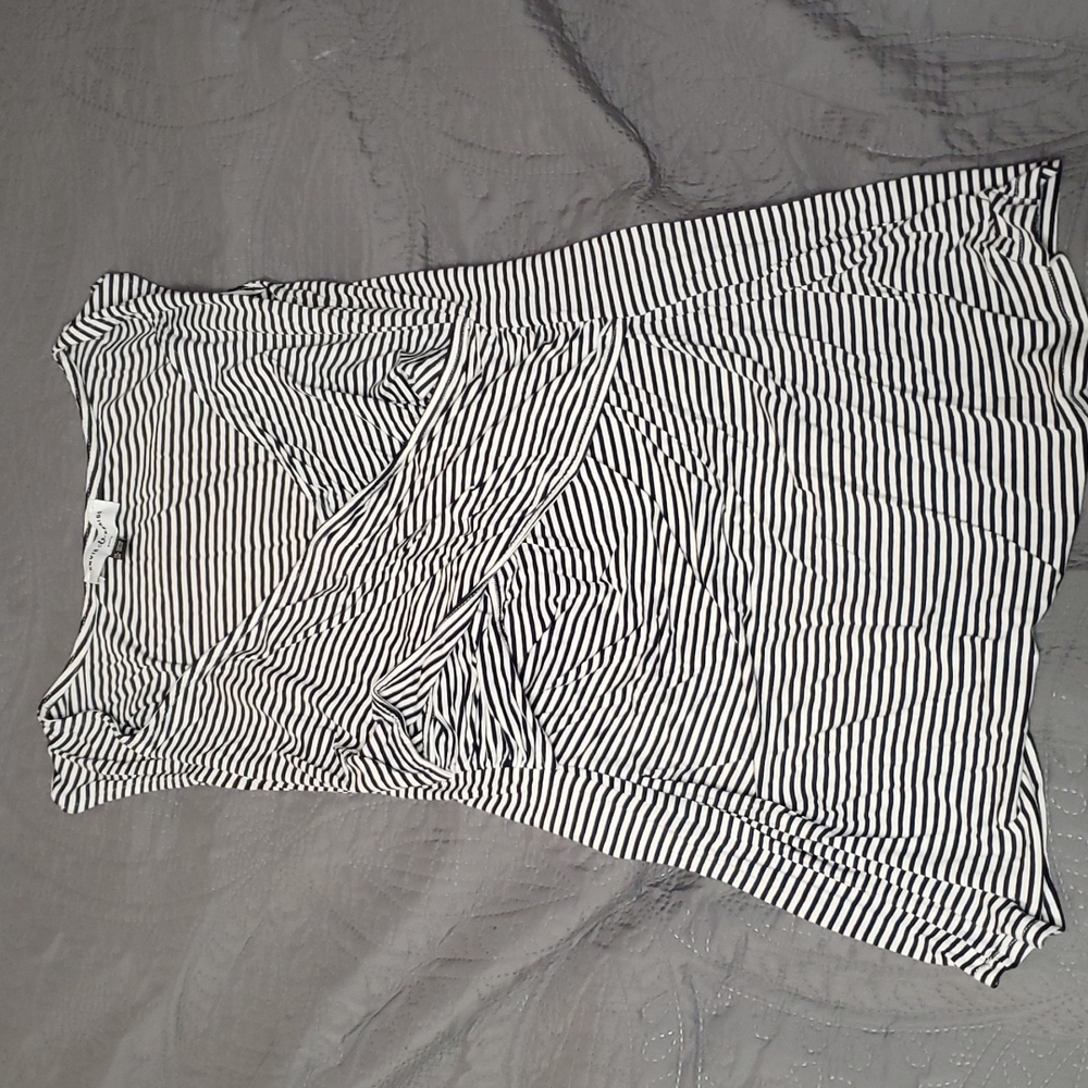 Navy blue nursing shirt
